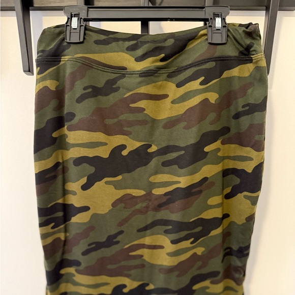 Sundry by Evereve army print skirt - Picture 4 of 6